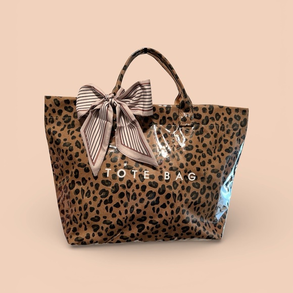 Tote Bag Handbags - Chic Leopard Print Tote with Bow / Wipe Clean Exterior Fabric/Vinyl Exterior